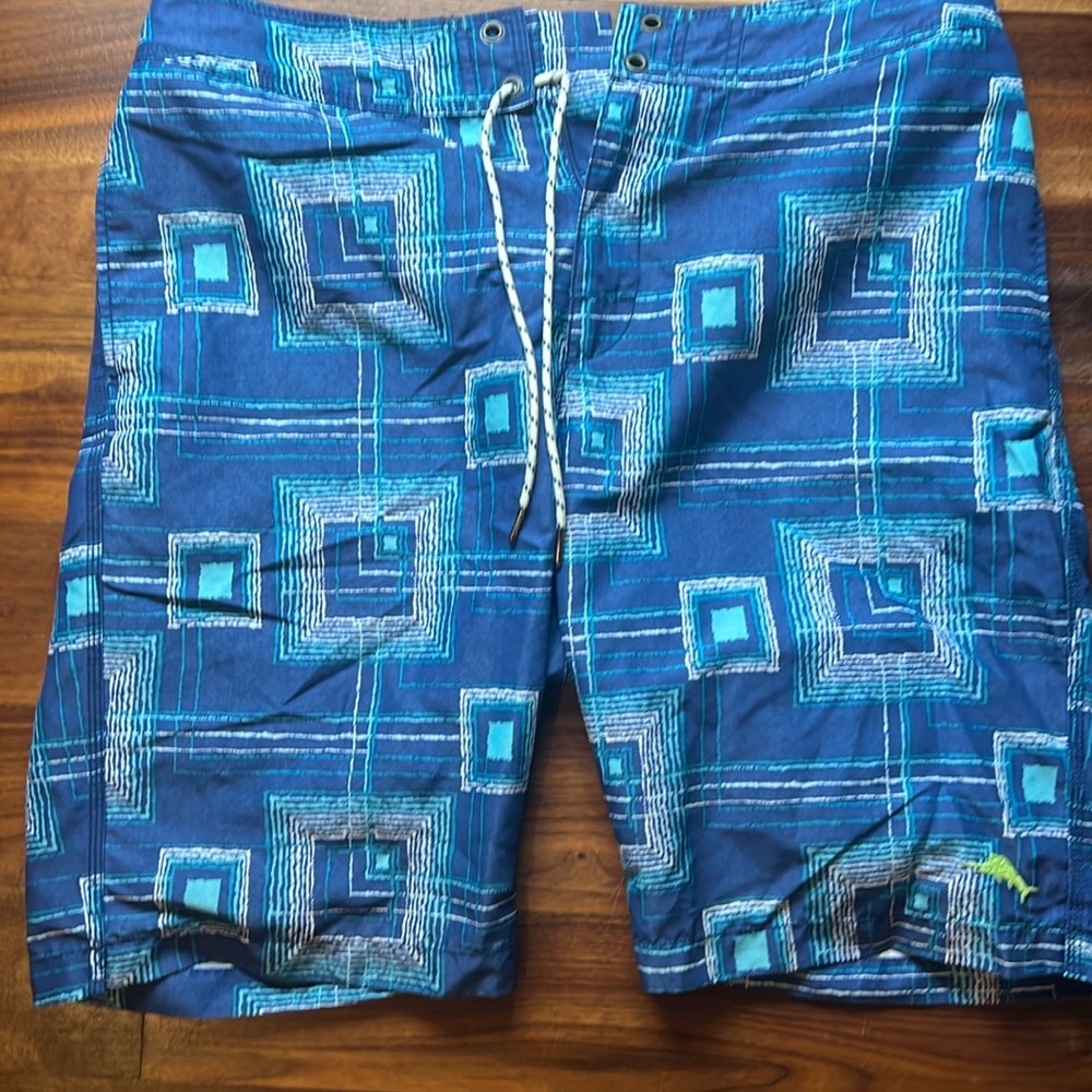 Tommy Bahama Men’s Board shorts, size 34